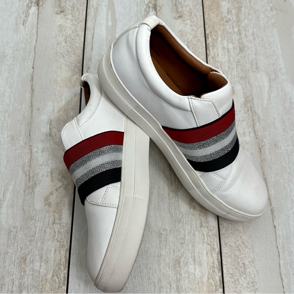 Steve Madden Mystify Size 8.5 Slip On White Sneakers Red White And Blue Strap - Picture 3 of 9